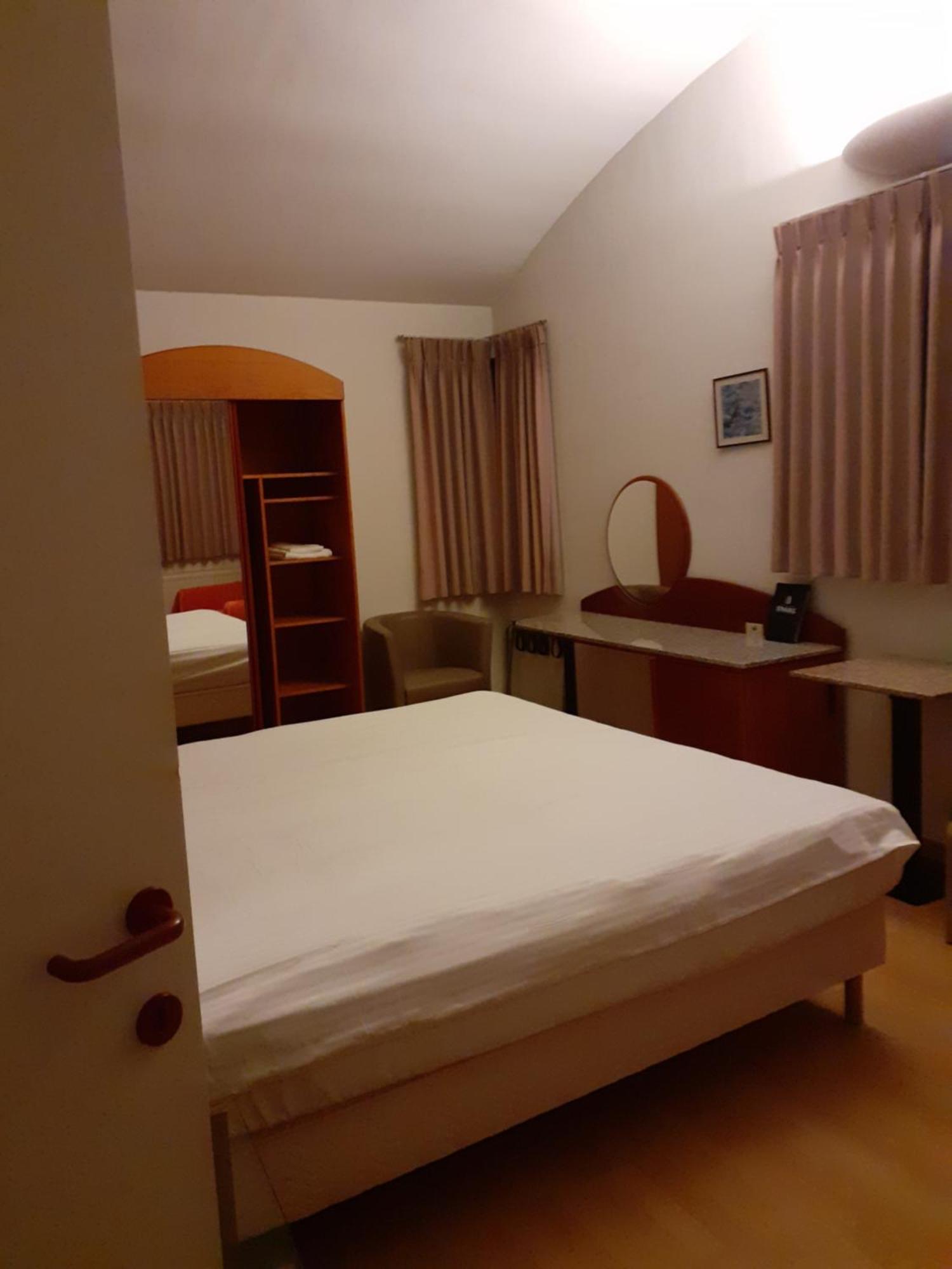Alsput Hotel Halle  Bagian luar foto